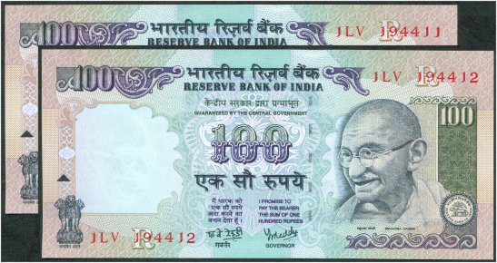 India - 100 Rupee banknote : 2 notes in sequence